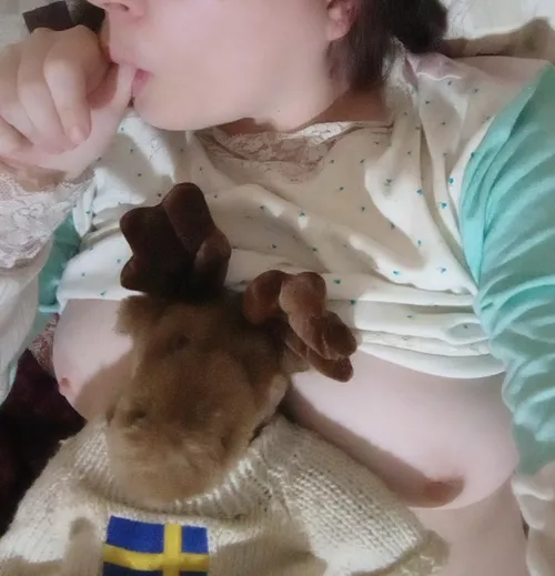 Woke up feeling smol 🌸🩷