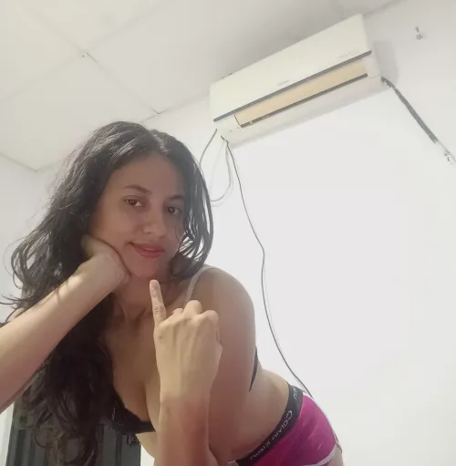 Would you like to be dominated by a Latina Goddess? Can your Lil dick Satisfy me?