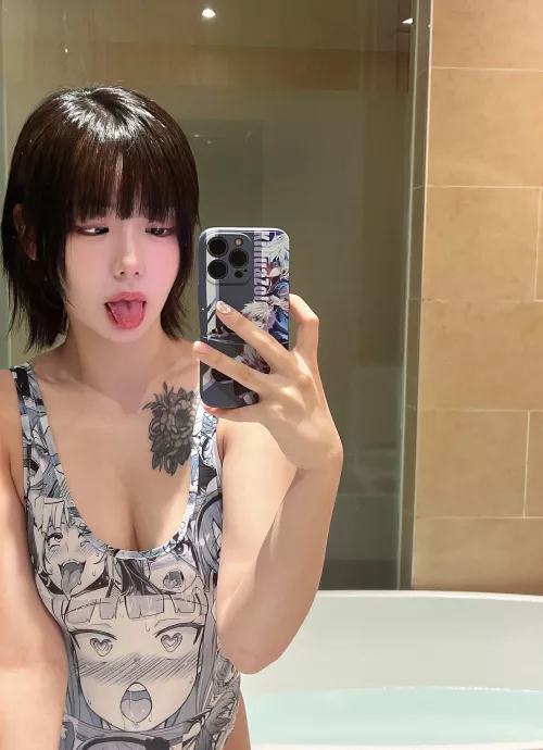 Would you peak if I had to change in front of you ? 