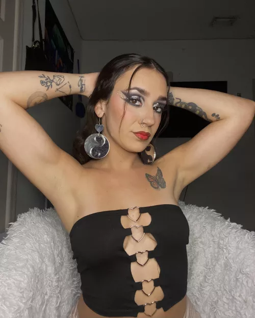 You can’t read my mind so read my pits: give ‘em a kiss 