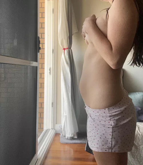 18 weeks! Can't wait to properly pop 💕💕