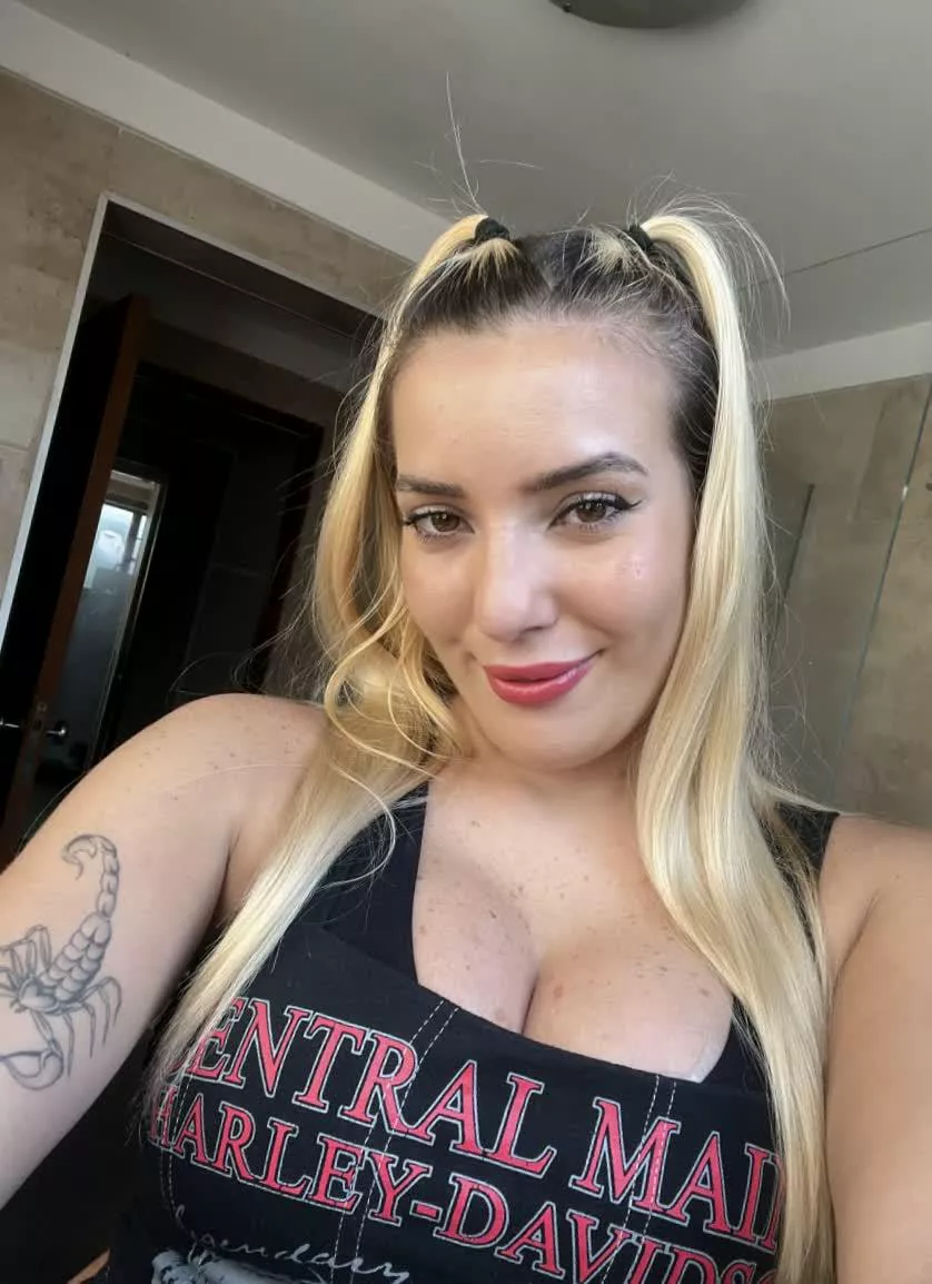 19 F looking for someone bold enough to show me new things