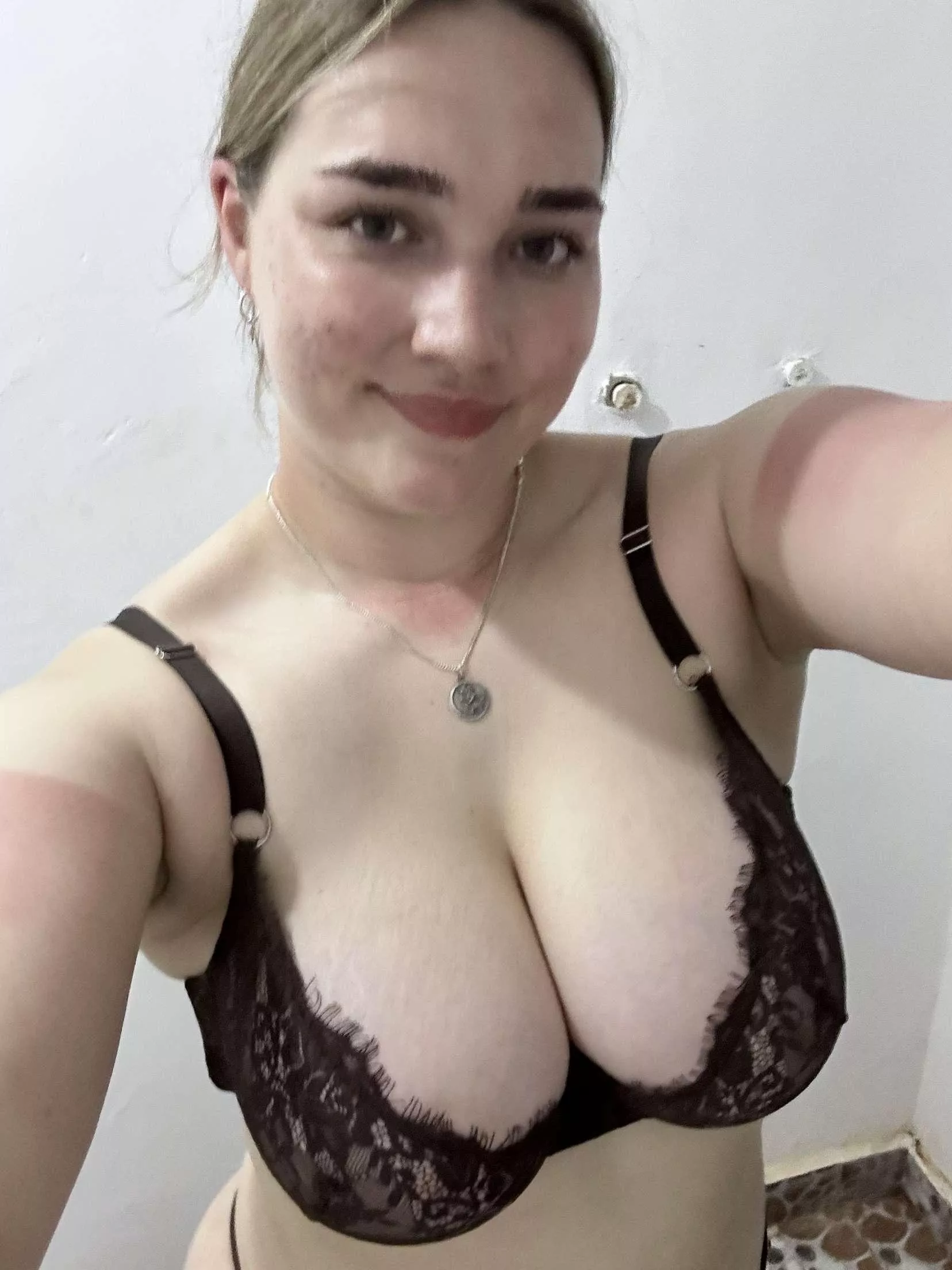 19 [F4M] #NC - Looking for a serious fwb here when I arrive.