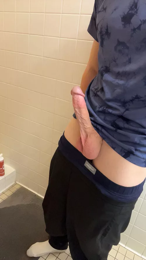 [19] My generation is so hung 😭