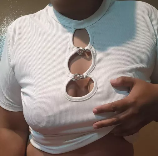 [19] [Online] Looking for a nerdy Daddy for a genuine relationship. Read my pinned post for more info and the code word