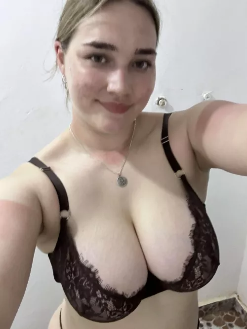 19F Looking for a dick to sit on here in NC. dm me i'm in the city soon!