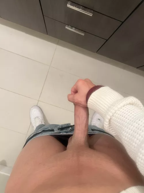 22 M4M anyone down for fun? Around my age and below please 