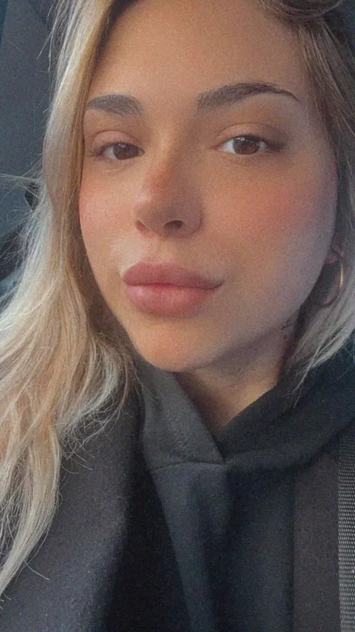 22F Barista by day, lonely at night. Help me find some fun!