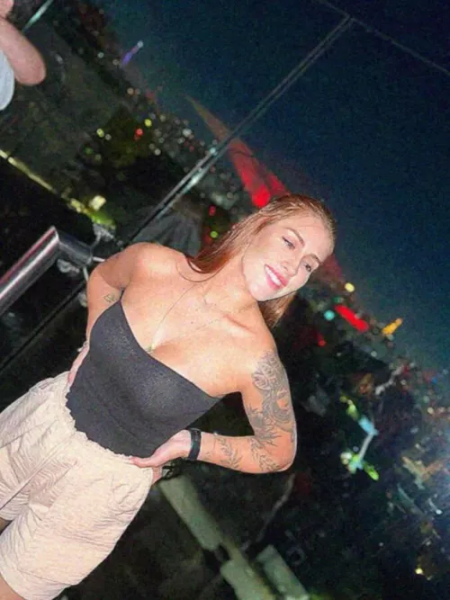 23 [F4M] Chasing the city lights in black tonight