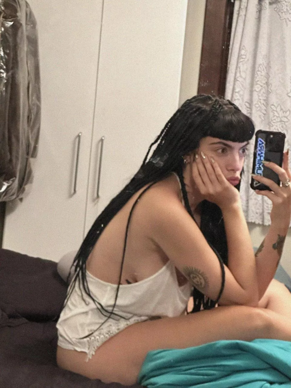 23 [F4M] Just me and my thoughts... they need some excitement.. anyone?