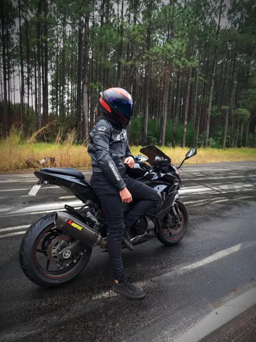 25m4f/mf Looking for some afternoon fun any time during the week :) 