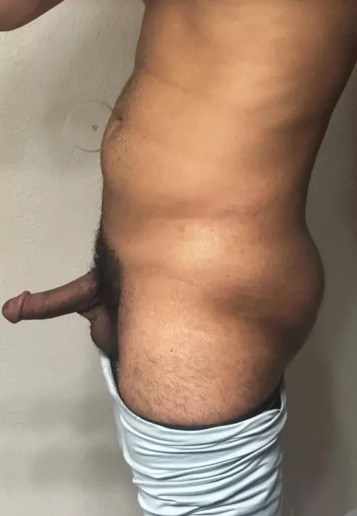 28 Bi Vers Top BBC looking for a Vers Bottom BBC friend - 6’2, 220, masculine, good looking, bearded, tatted, with a dad bod - 7.5 inches, cut