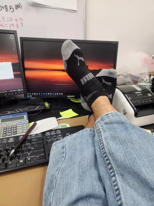 (29) Don't mind mess, mind my feet instead