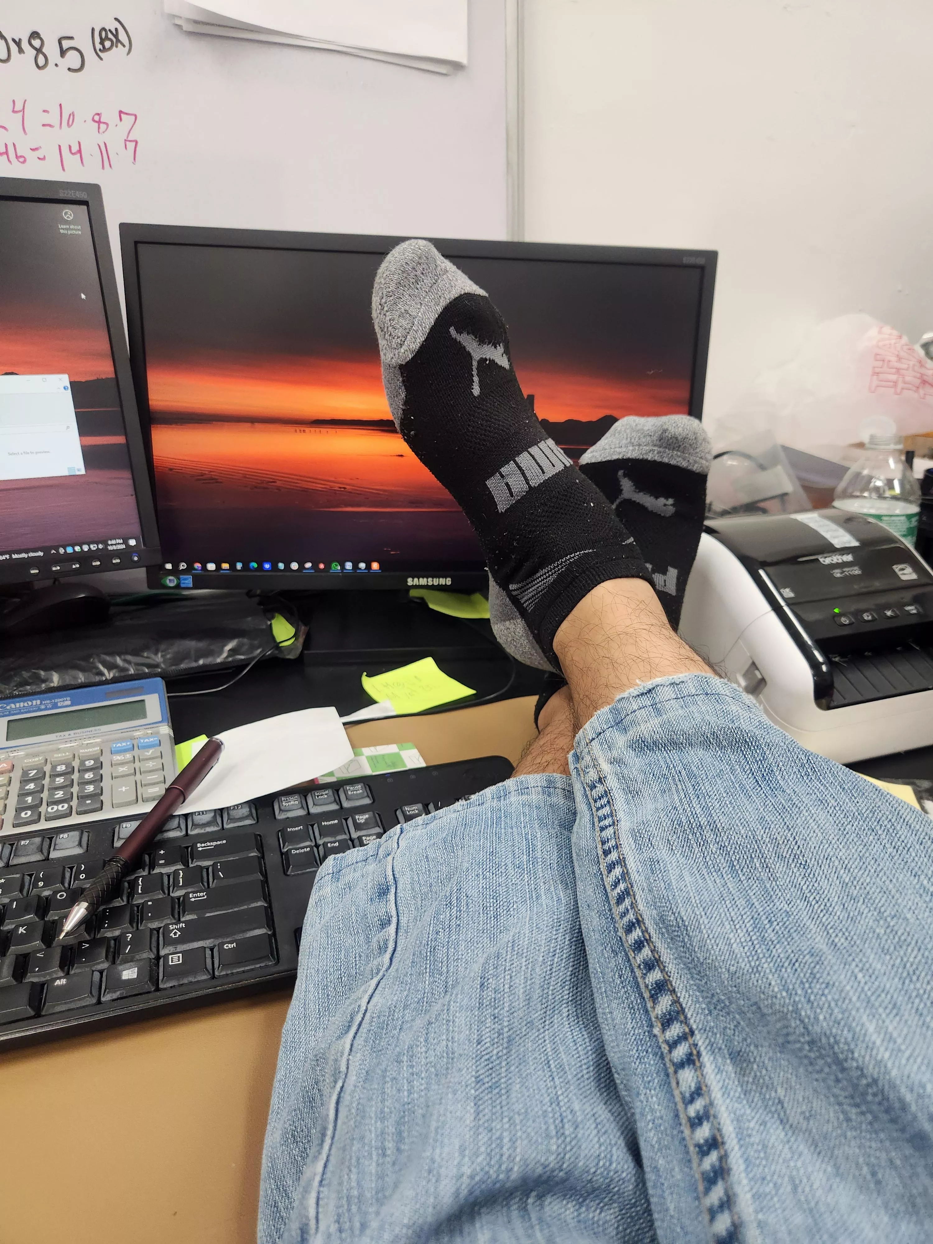 (29) Don't mind mess, mind my feet instead