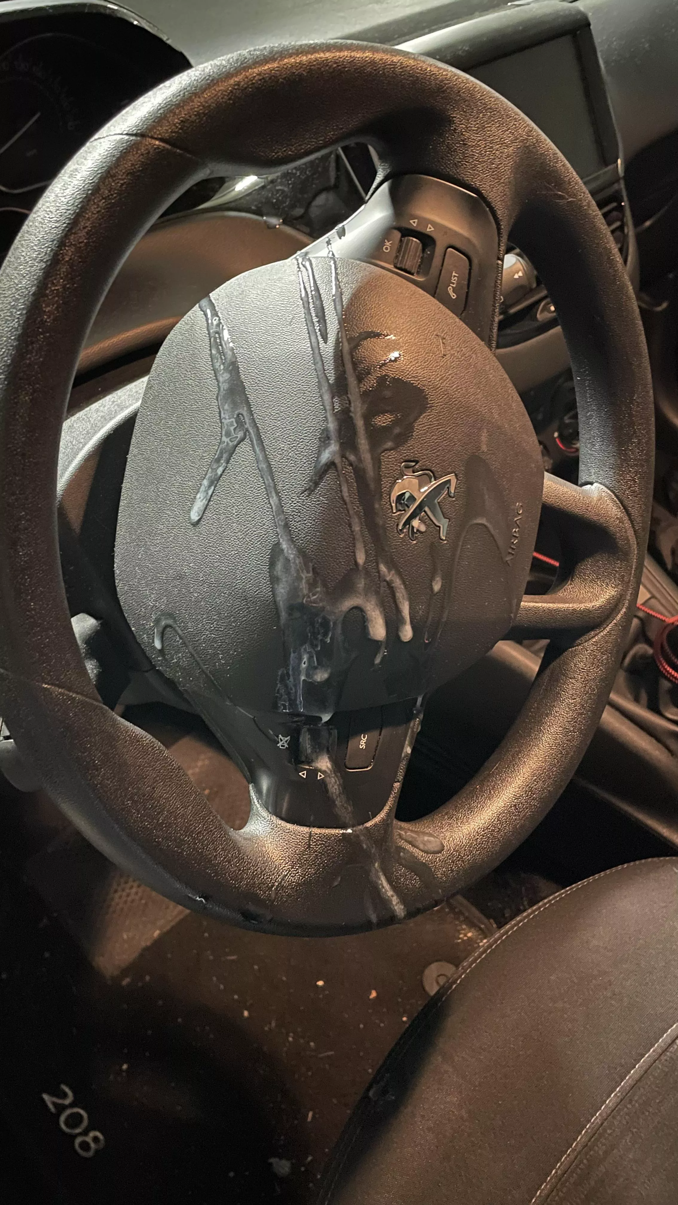 [29] French cum on a French steering wheel 🇫🇷