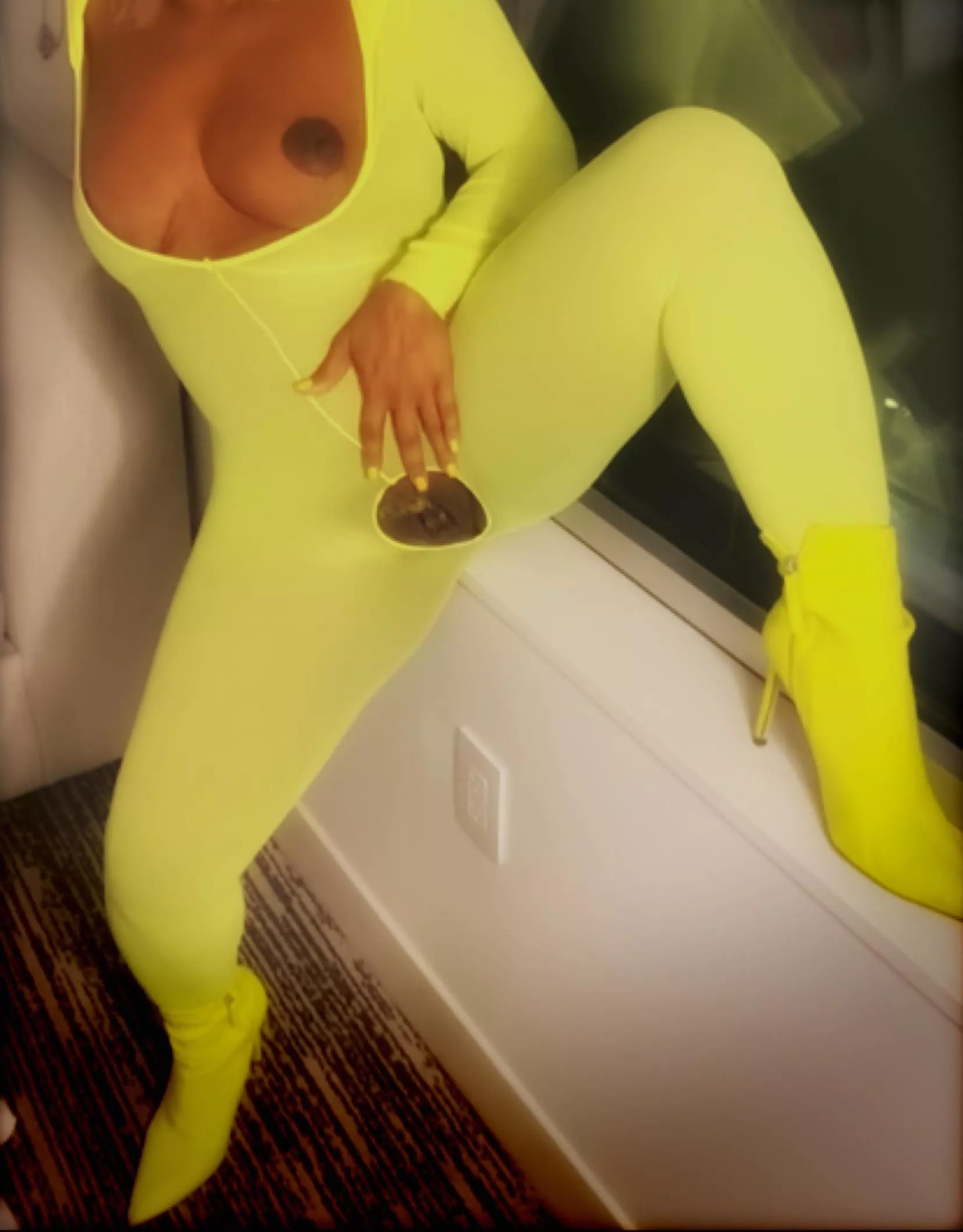 45 MF4M. Atlanta. Going out tonight. Would like her to be hit on and flirted with. Buckhead bar. Maybe car ply or more. Must be fit. 