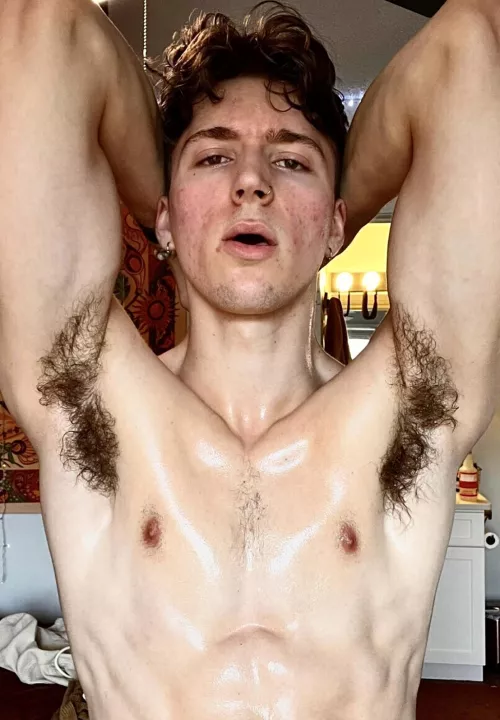 Alistair Flynn’s bushy pits are to die for 🤤