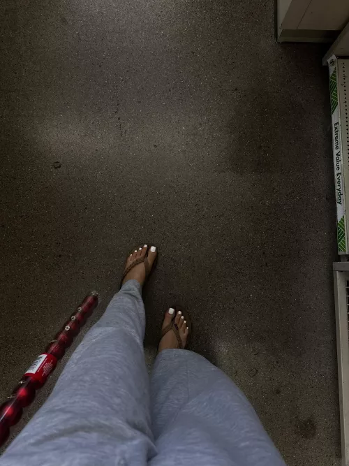 All baddies have white toes.. DO you agree?