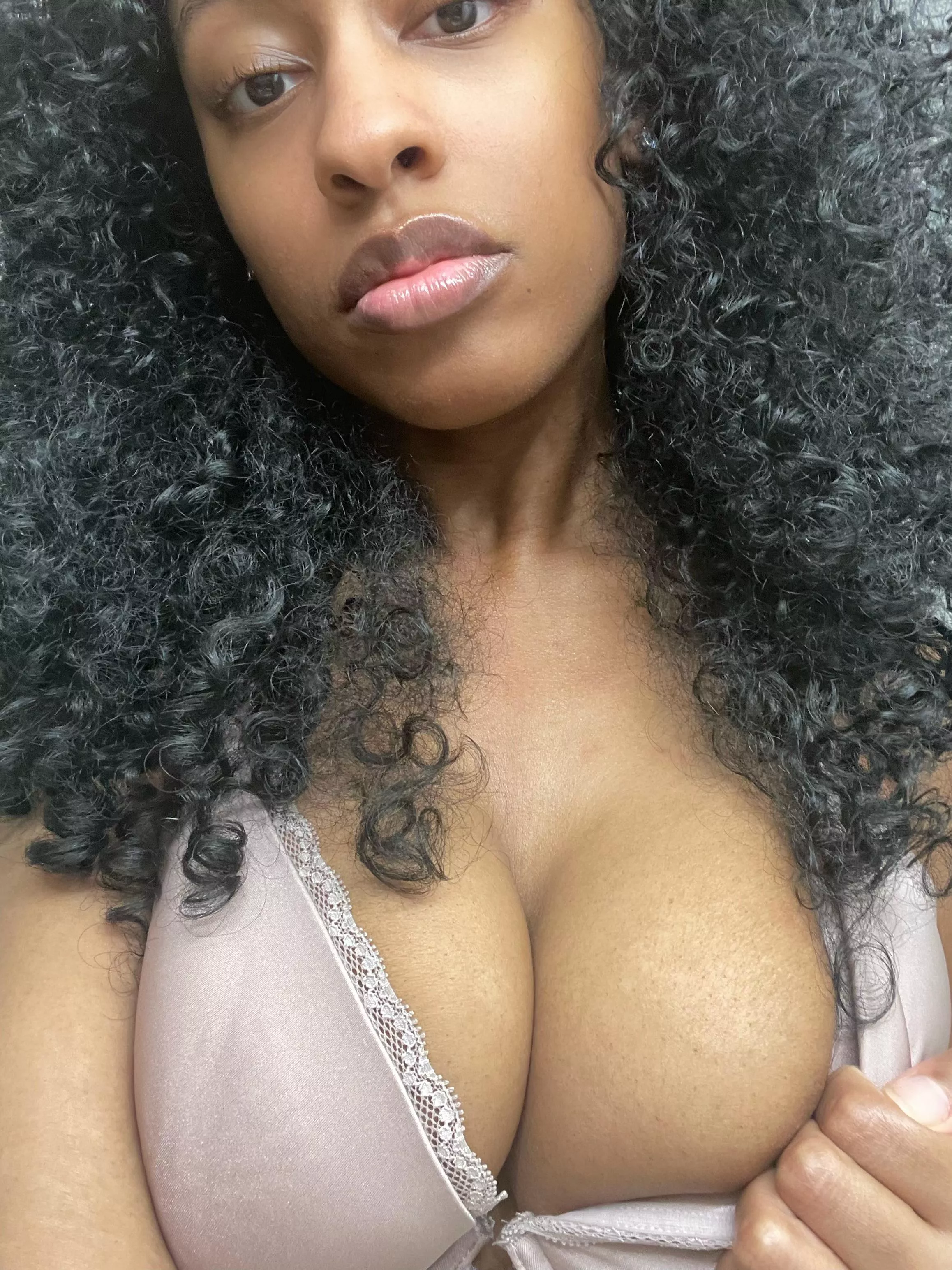 All black dommes deserve dedicated white boys🥰