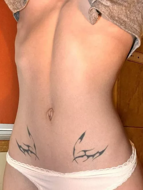 An easy shot of my slim tummy 