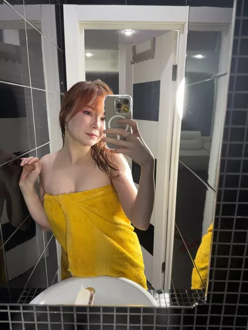 Any older men here that want to fuck me raw ?