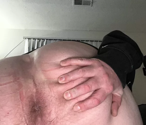 Any tops into fucking chub ass? I can host so DM ME