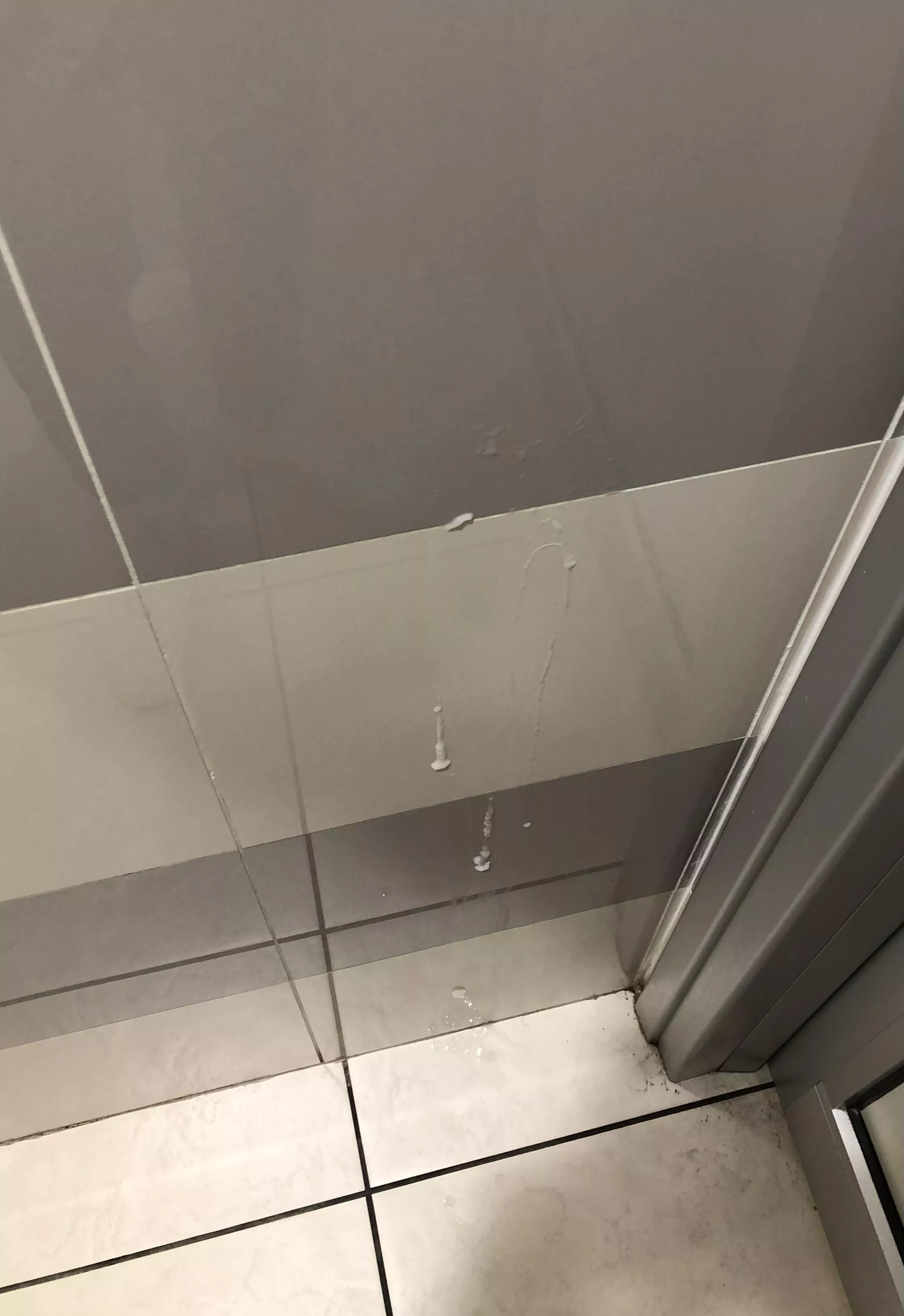 Back to my wall. No one else has added his tag but I did it. [25]