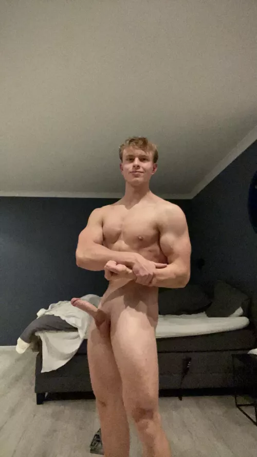 Because you all liked the last picture so much ❤️ (still haven't made my bed)