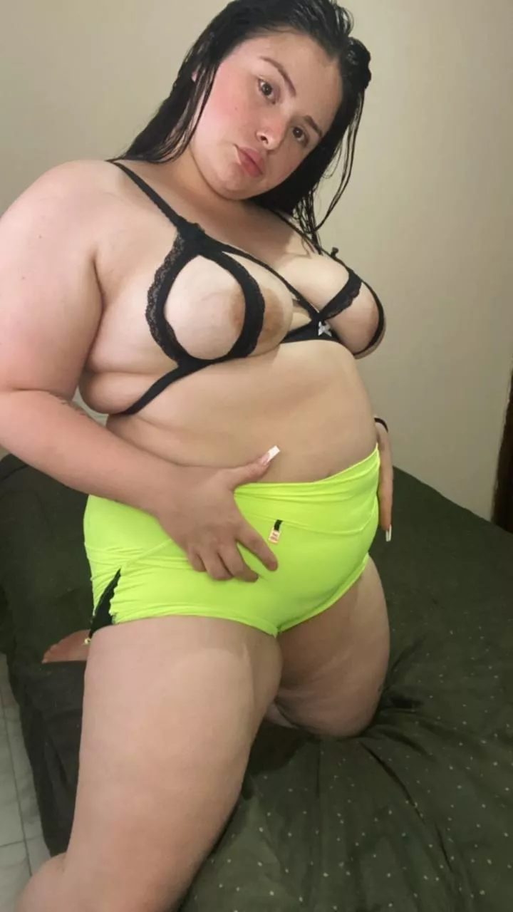 Bloated hungry and horny🐽