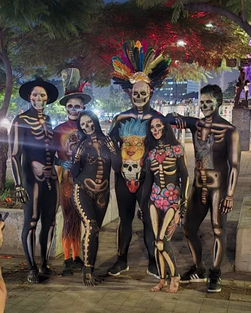 Body paint, in the nude