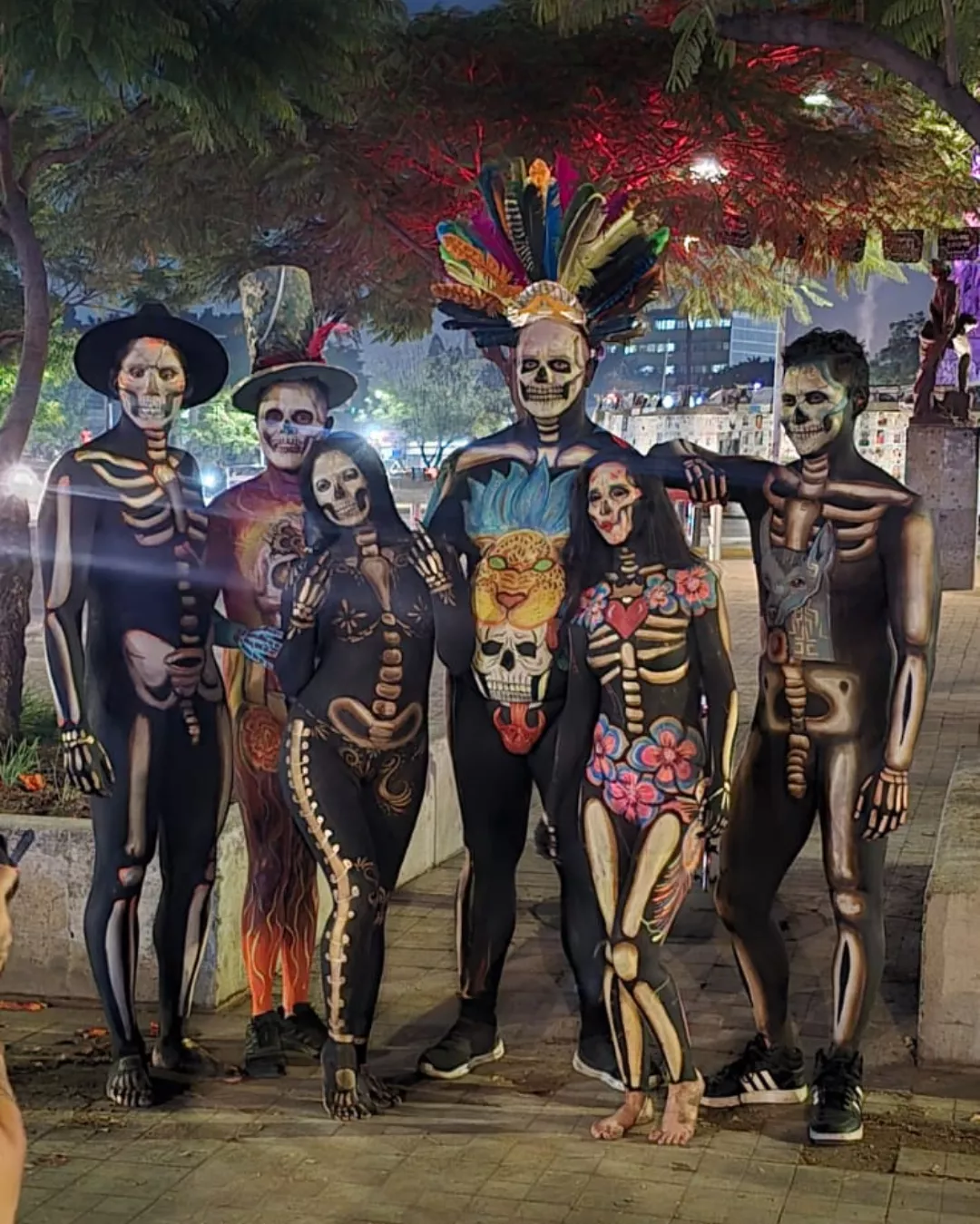 Body paint, in the nude