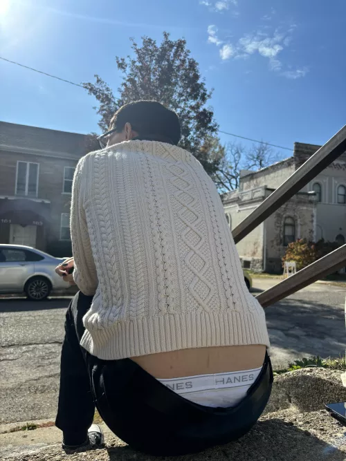 Boyfriend showing waistband 