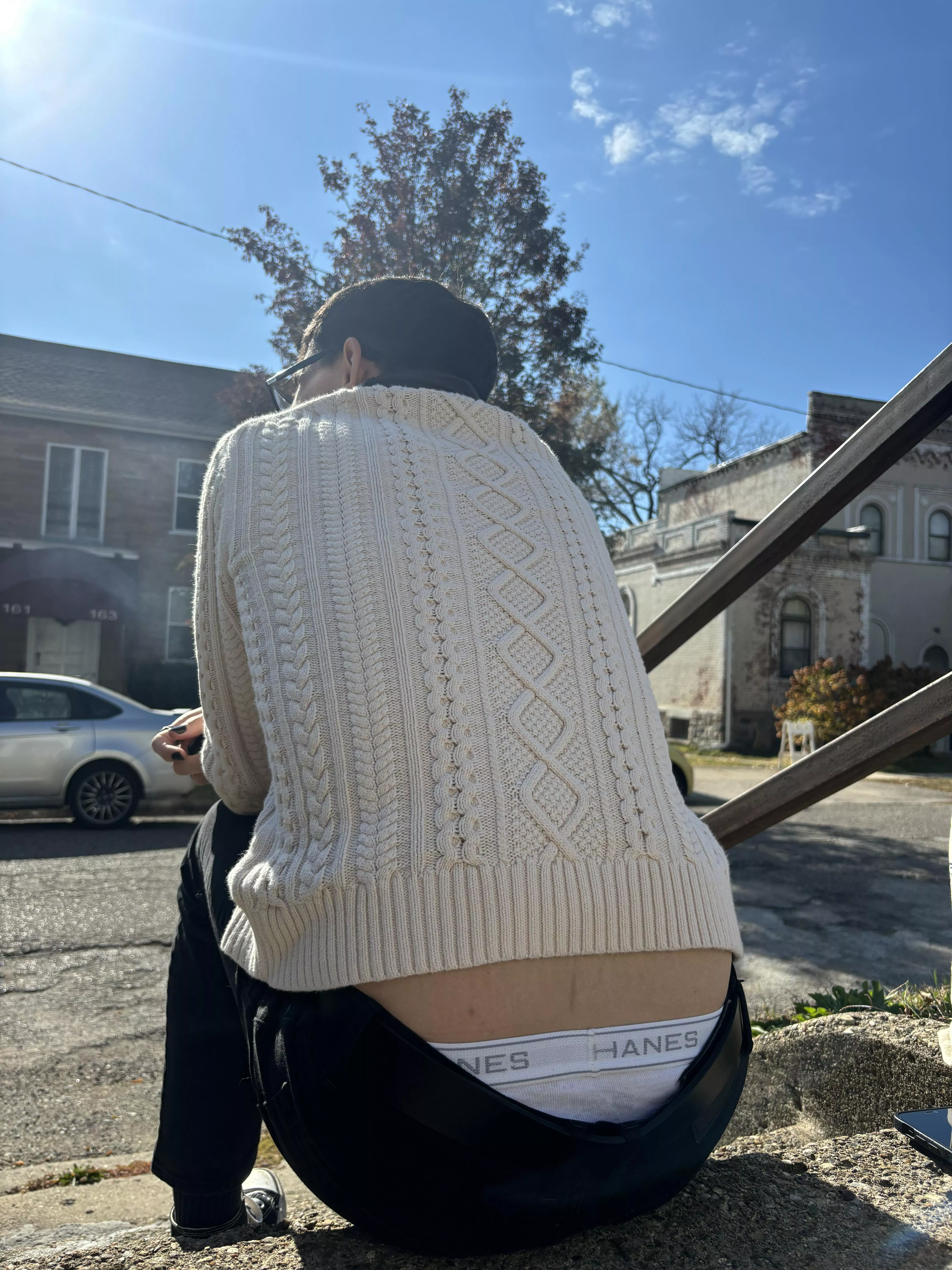 Boyfriend showing waistband 