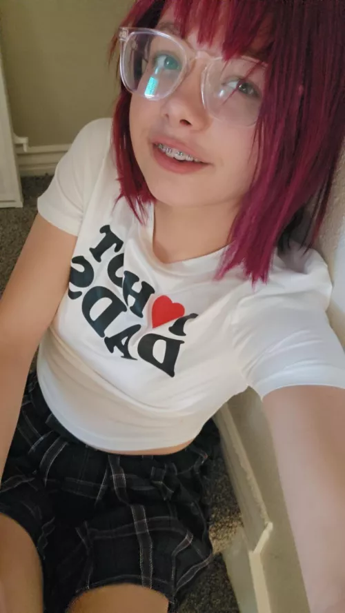 Can u tell what my shirt says😂