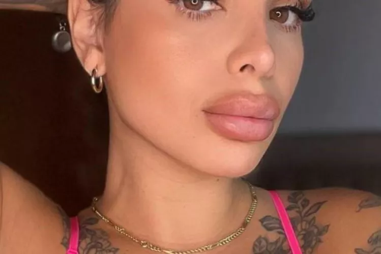 Can you taste my lips without biting them?