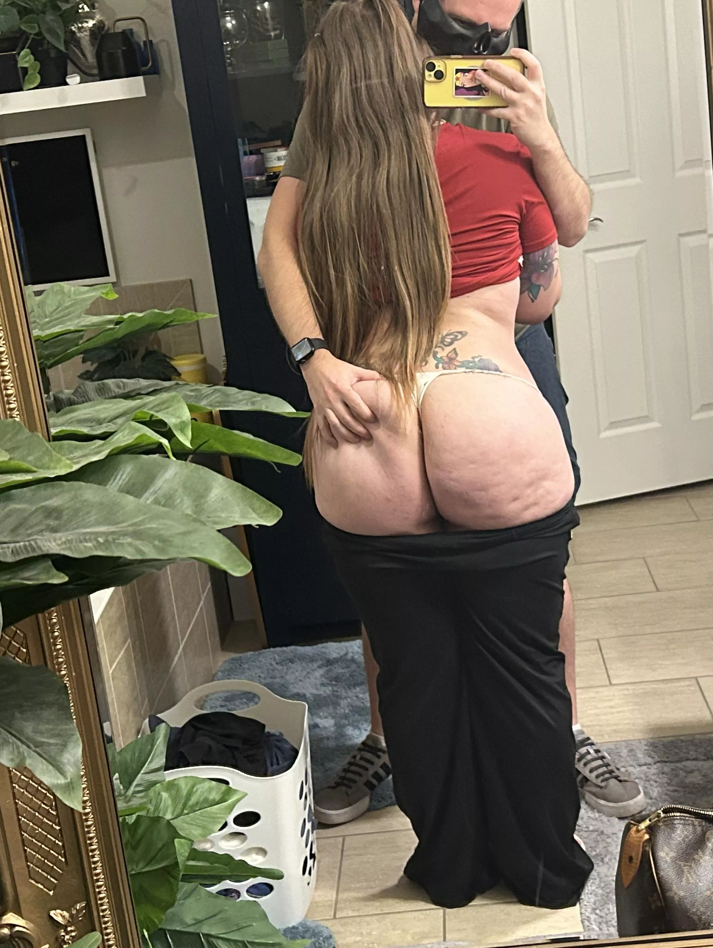 Curvy mama with a phat butt (f) 