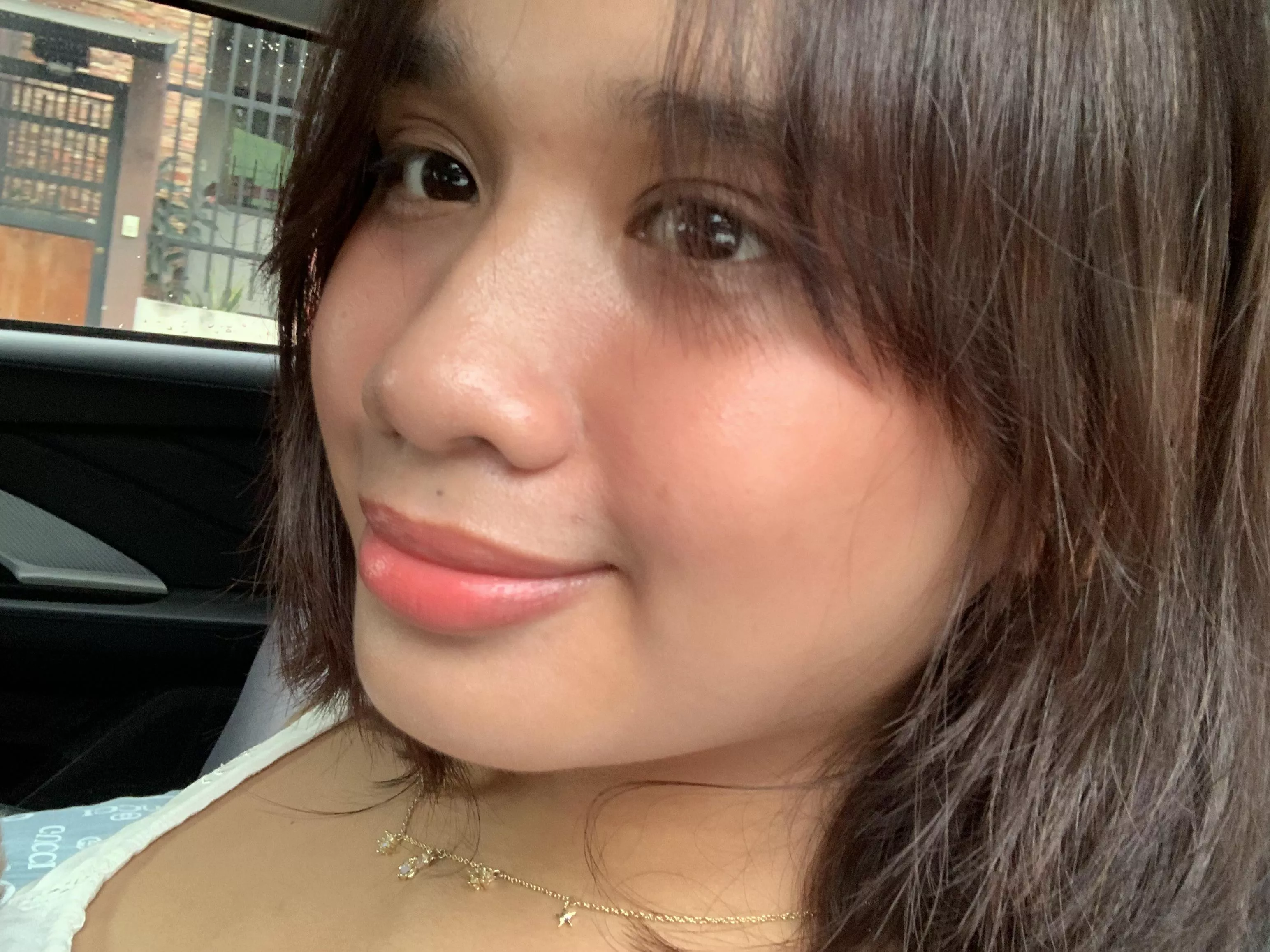 Do I look cute? 🥹