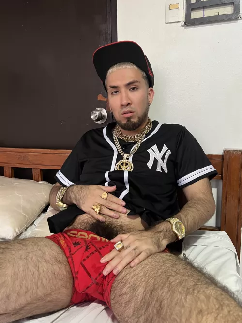 Do you like it hairy? I'm the perfect candidate for your fantasies, slut haha