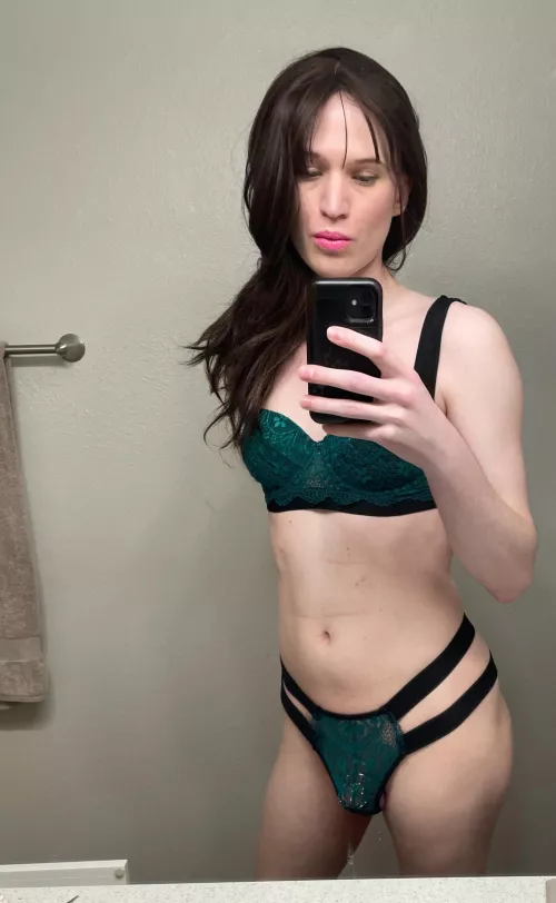 Do you like me in green? 