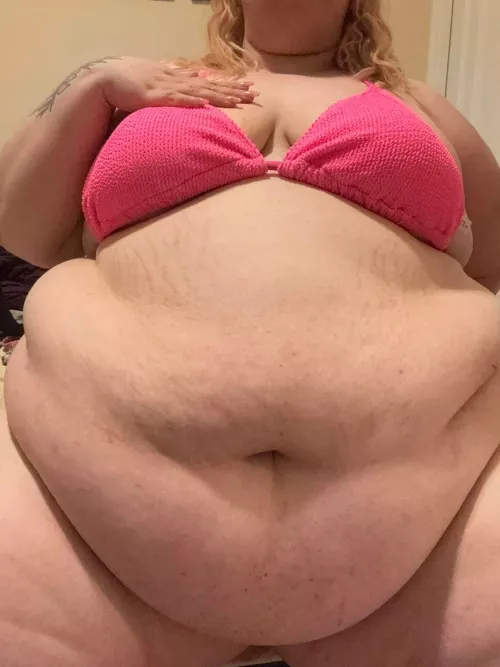 Do you like my pink nails? 🥰