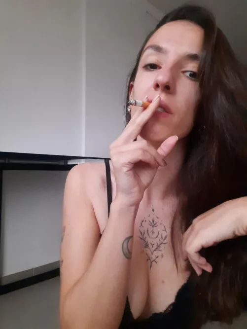 Do you like pink lipstick? 