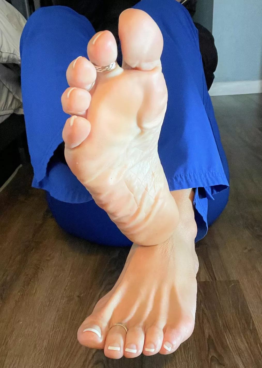 Do you like the tops or bottoms of toes?