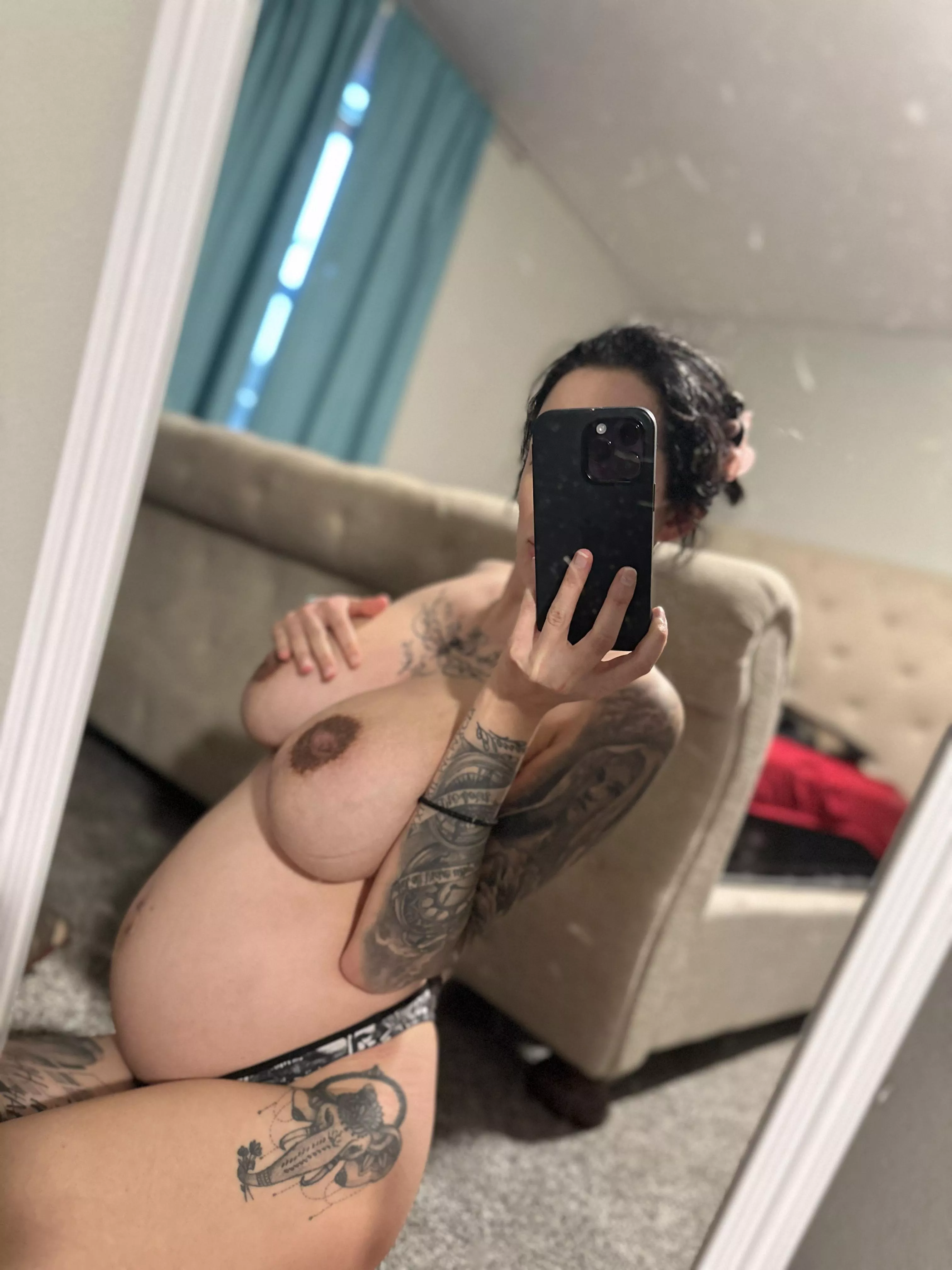 Do you like watching naked pregnant girls?