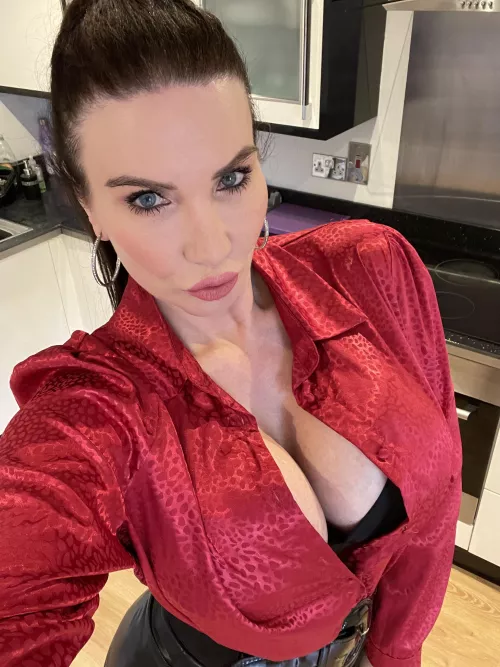 Do you prefer satin blouses buttoned or unbuttoned ? 