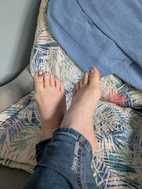 Do you start with the big toe or the pinky when you're worshipping? 