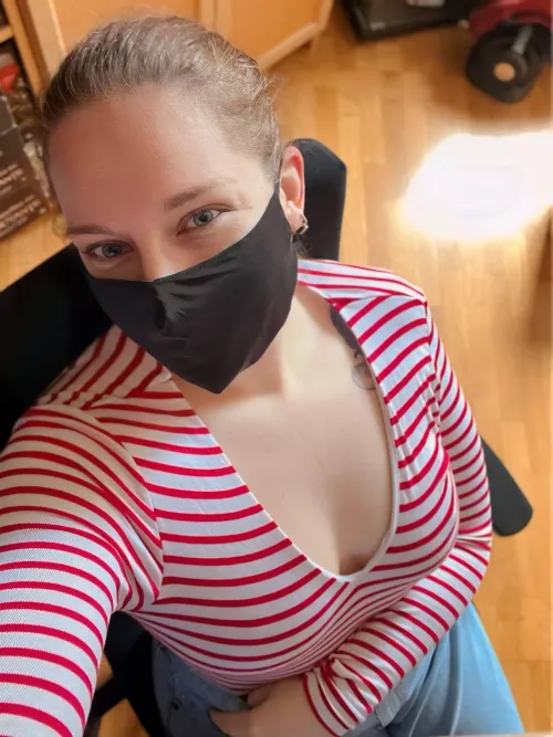 🎀 En rouge et blanc, je suis votre cadeau du jour 🎁🔥