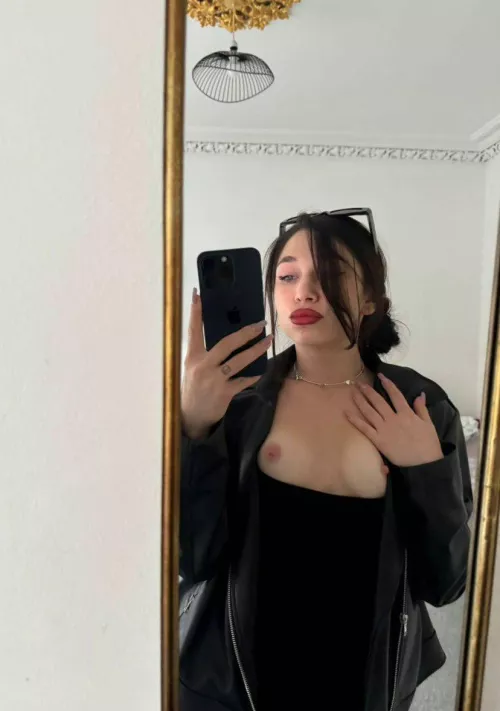 every reaction get a nude dm