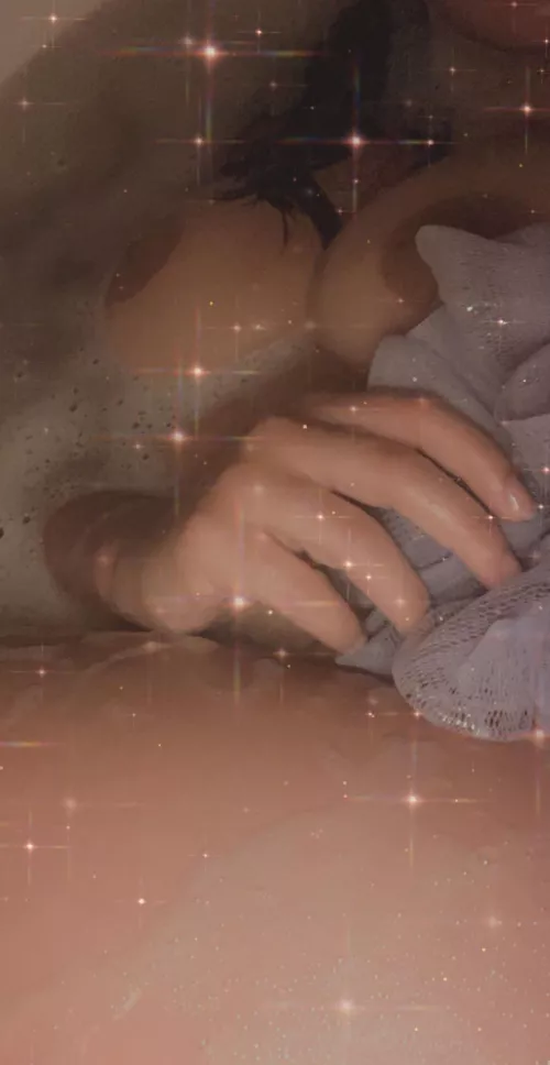 [F] 24 Took a bath but I still feel like a dirty girl ;)