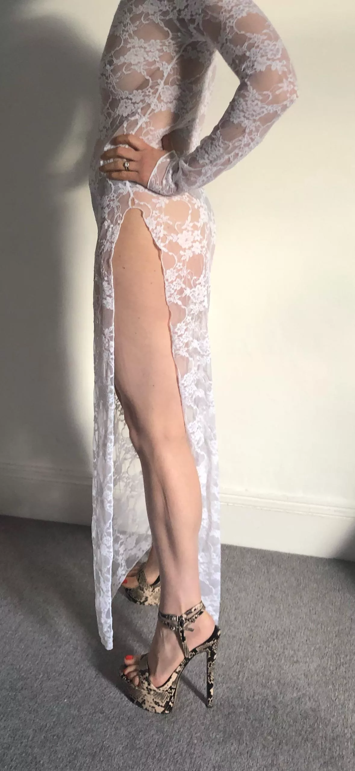 [F35] loves dressing up in heels 