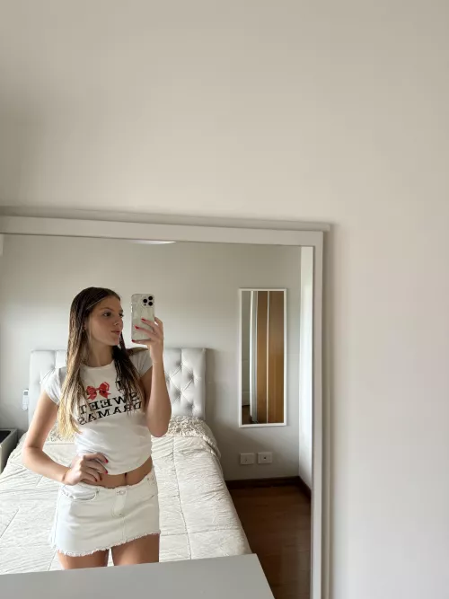 Feelin' cute, wanna date? Text me!